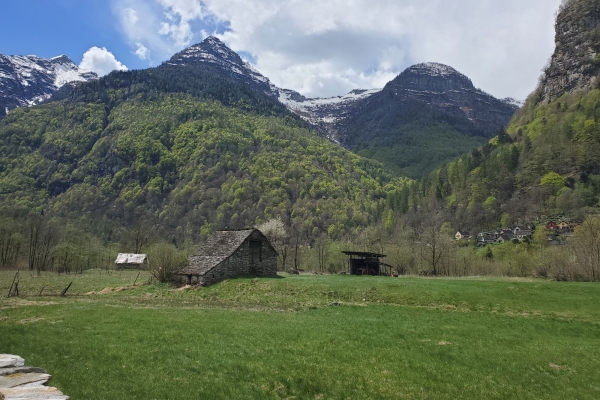 Da Sonogno a Brione passeggiando lungo il fiume Verzasca